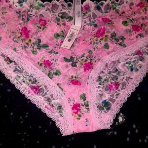 NWT Sexy Cheeky Lace Victoria Secret Panty